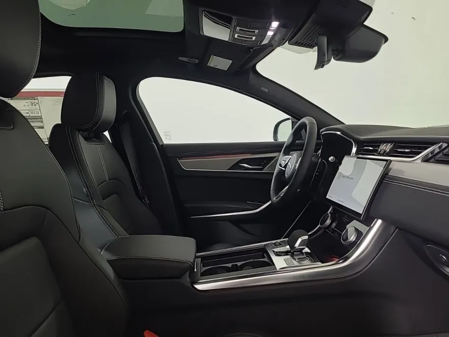 2024 Jaguar XF P250 R-Dynamic SE photo 3