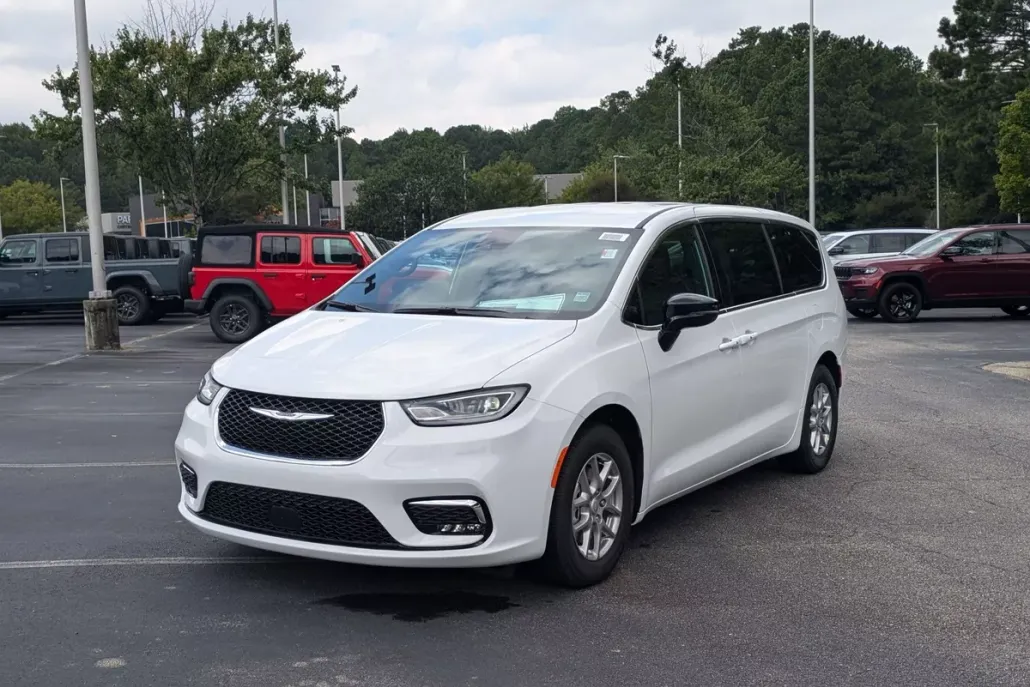 2026 Chrysler Pacifica photo 1