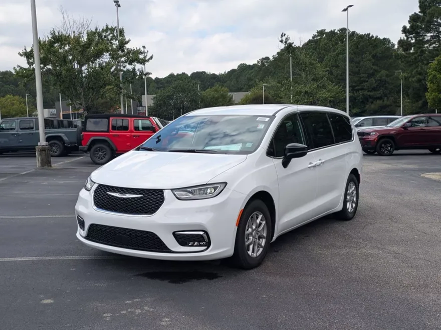 2026 Chrysler Pacifica photo 1