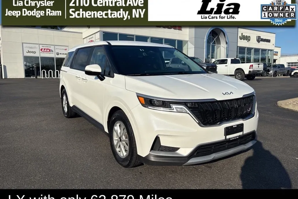 2024 Kia Carnival LX photo 1
