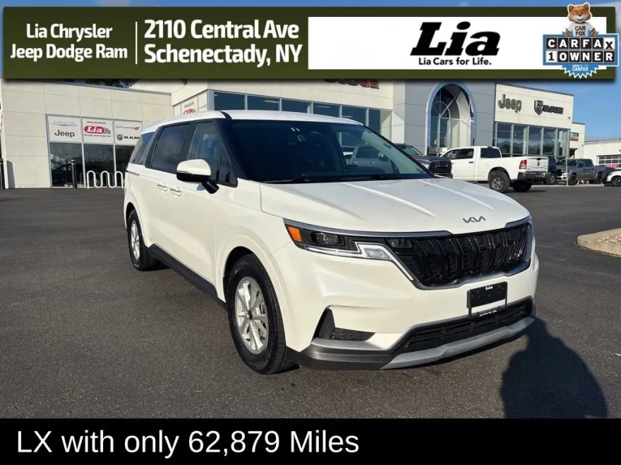 2024 Kia Carnival LX photo 1