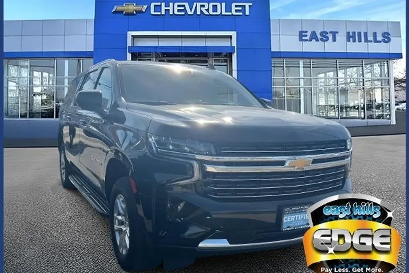 2022 Chevrolet Suburban LT photo 1