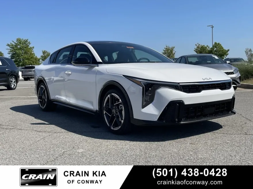 2025 Kia K4 GT-Line photo 1
