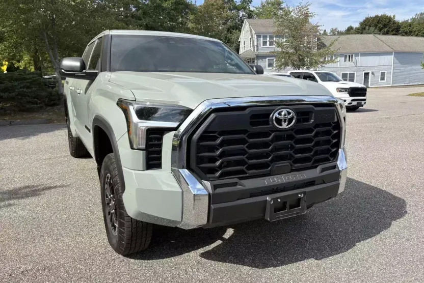2025 Toyota Tundra CrewMax Base photo 1