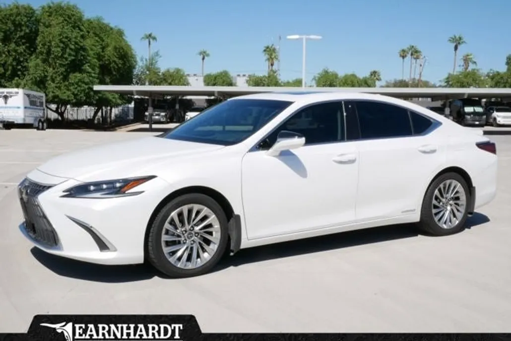 2022 Lexus ES 300h Luxury photo 1