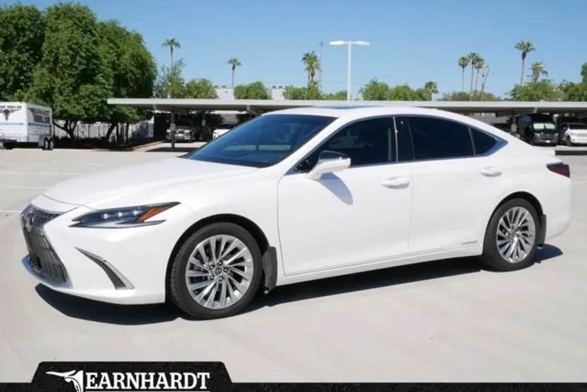 2022 Lexus ES 300h Luxury photo 1