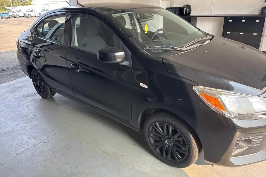 2022 Mitsubishi Mirage G4 Black Edition photo 1