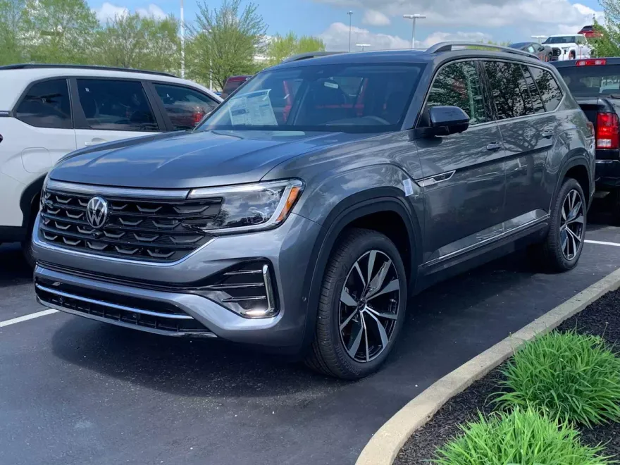 2025 Volkswagen Atlas SEL Premium R-Line photo 1