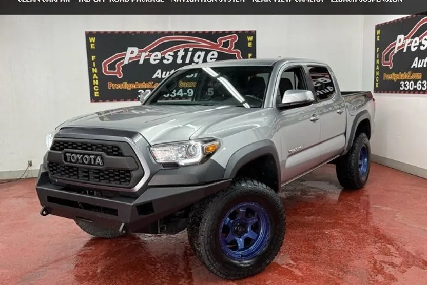 2017 Toyota Tacoma SR5 photo 1