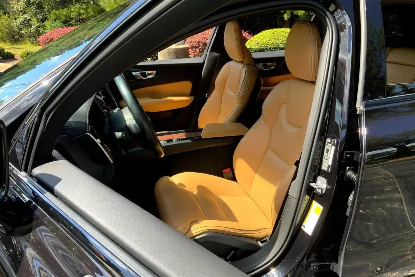 2020 Volvo V60 Cross Country photo 1