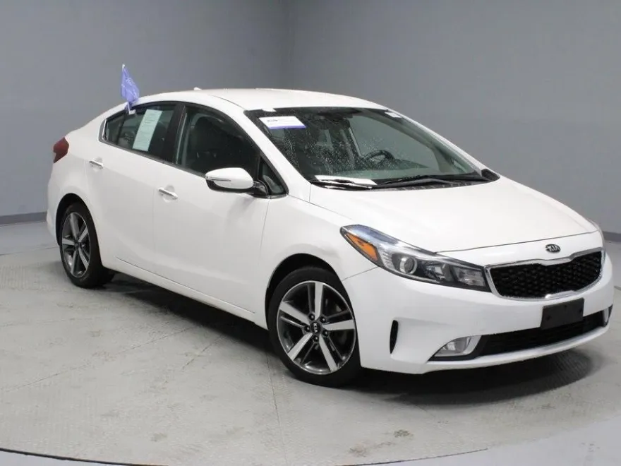 2017 Kia Forte EX photo 1