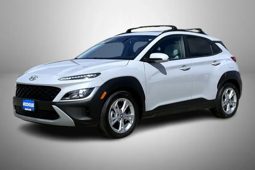 2022 Hyundai Kona SEL photo 1