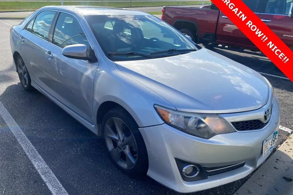 2014 Toyota Camry SE photo 1