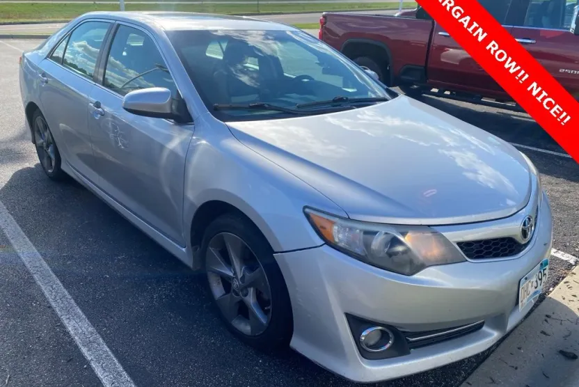 2014 Toyota Camry SE photo 1