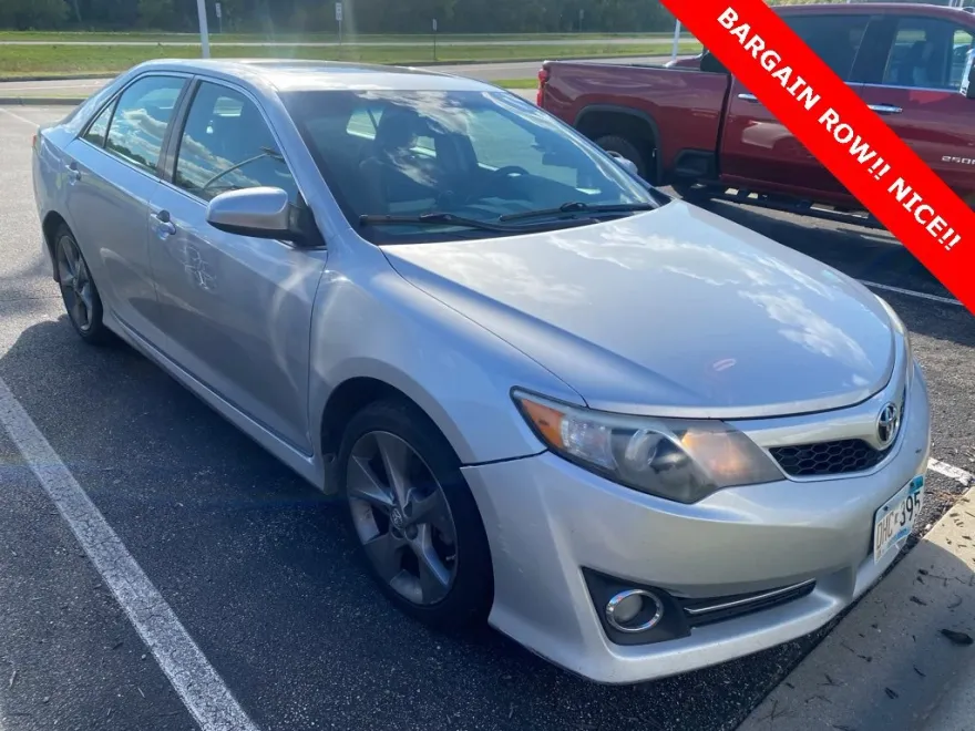 2014 Toyota Camry SE photo 1