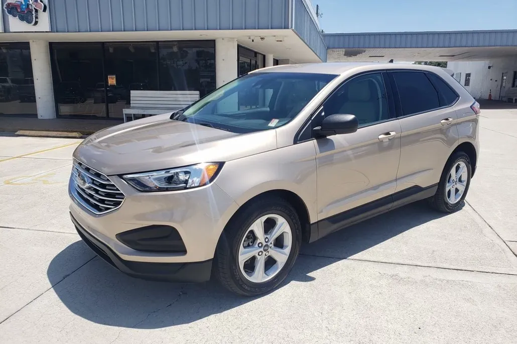 2020 Ford Edge SE photo 1