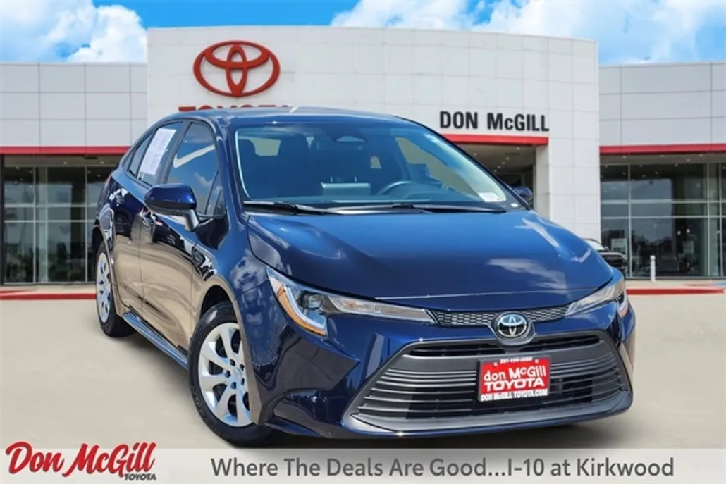 2025 Toyota Corolla LE photo 1