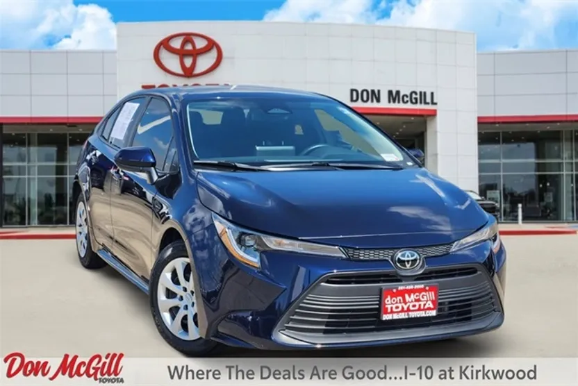 2025 Toyota Corolla LE photo 1