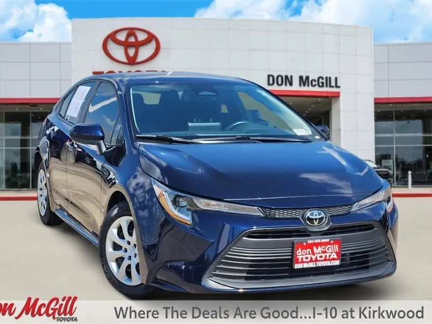 2025 Toyota Corolla LE photo 1