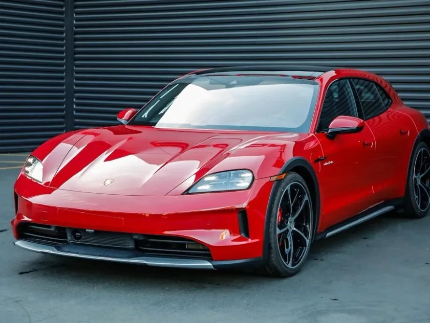 2025 Porsche Taycan Cross Turismo 4S photo 1