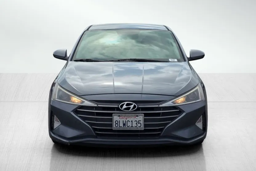 2019 Hyundai Elantra SE photo 1