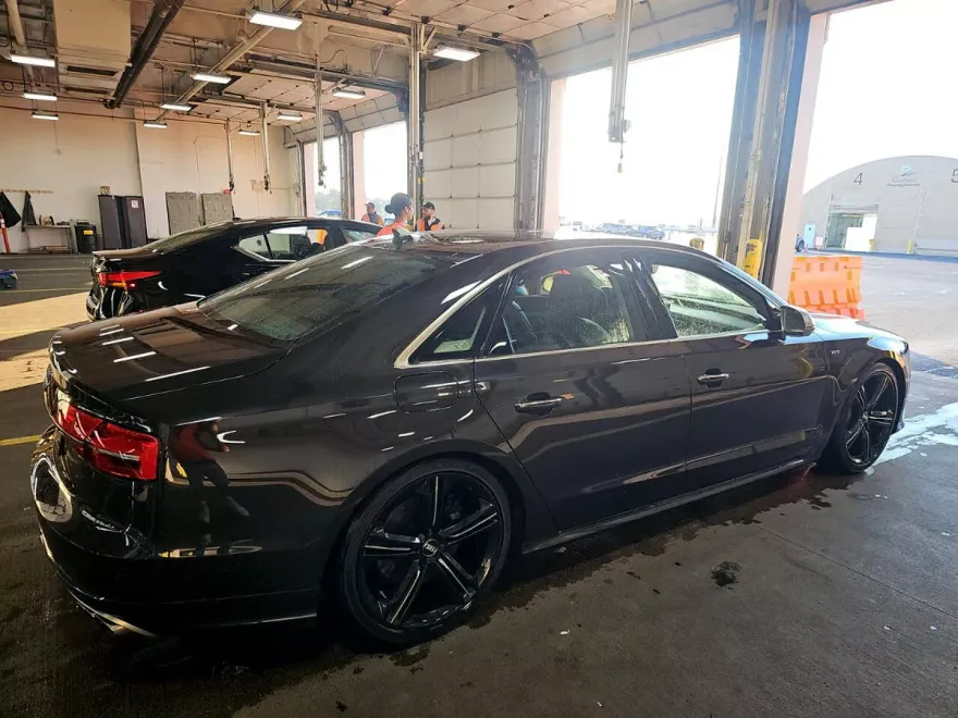 2016 Audi S8 Quattro photo 2
