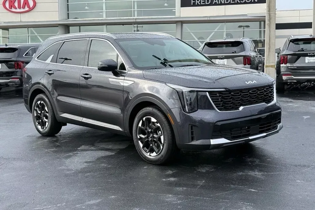 2025 Kia Sorento S photo 1