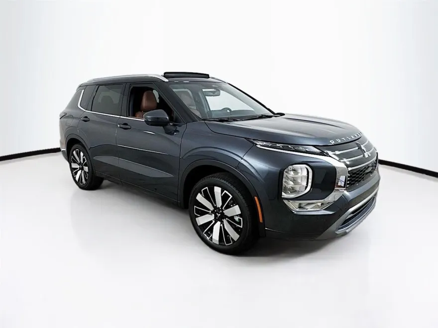 2025 Mitsubishi Outlander SEL photo 1
