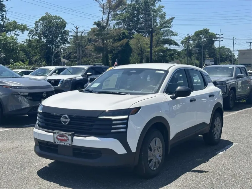 2025 Nissan Kicks S photo 1