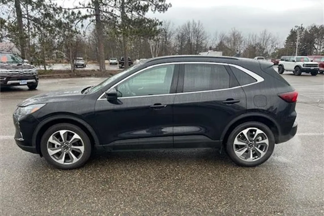 2023 Ford Escape Platinum photo 1