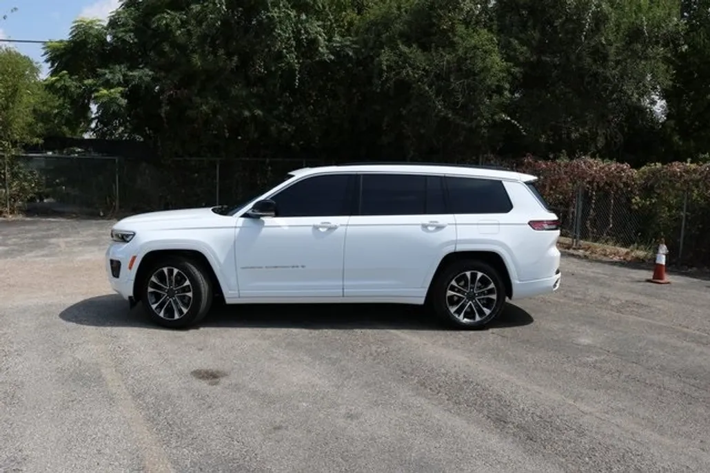 2025 Jeep Grand Cherokee Overland photo 1