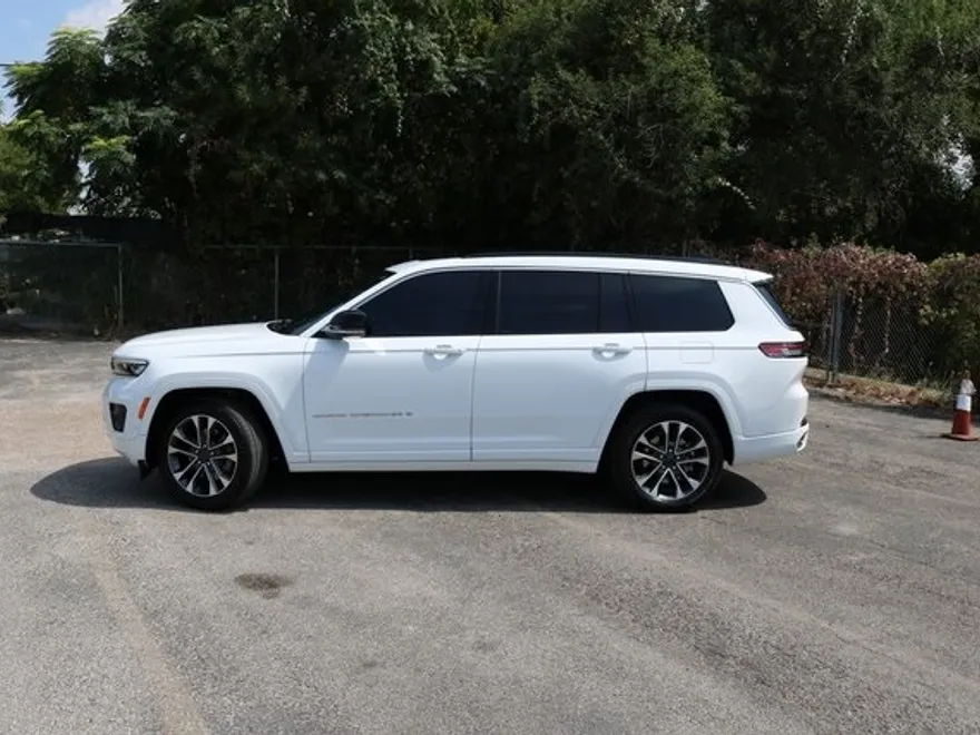 2025 Jeep Grand Cherokee Overland photo 1
