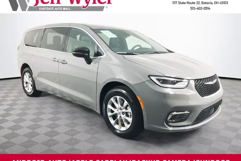 2025 Chrysler Pacifica photo 1