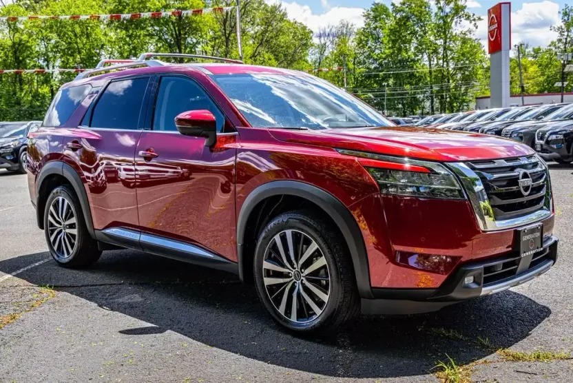 2024 Nissan Pathfinder Platinum photo 1