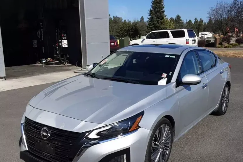 2023 Nissan Altima 2.5 SL photo 1