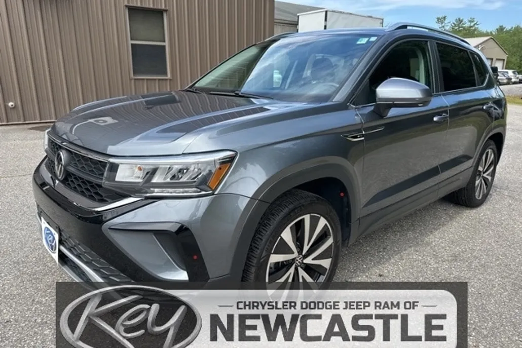 2023 Volkswagen Taos SE photo 1