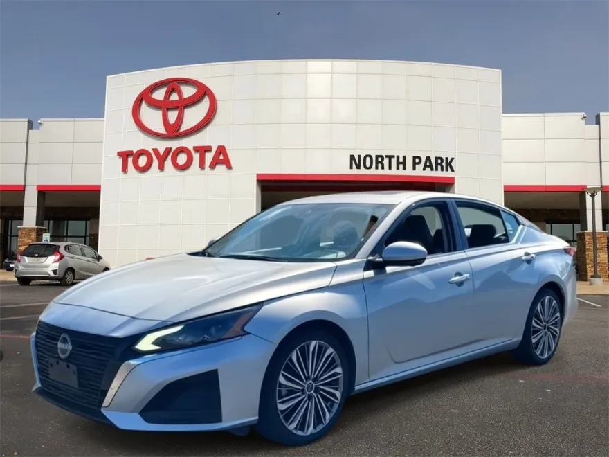 2023 Nissan Altima 2.5 SL photo 1