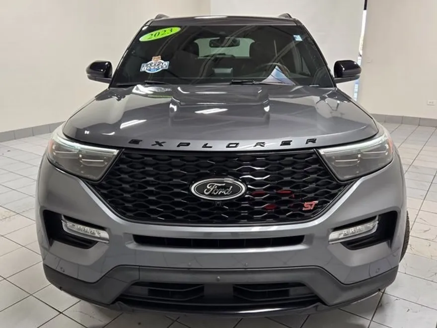 2023 Ford Explorer ST photo 1