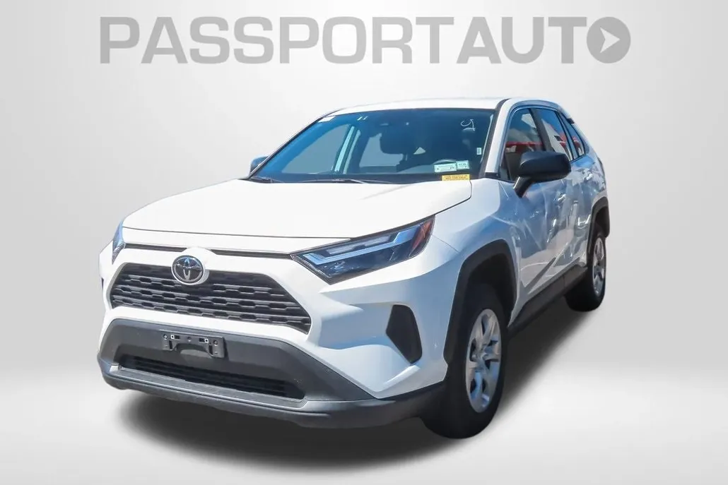 2024 Toyota RAV4 LE photo 1