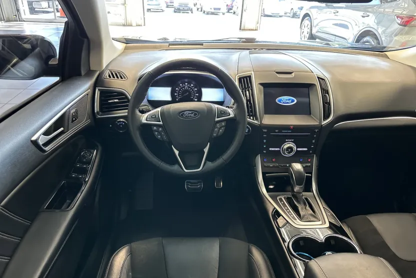 2018 Ford Edge Sport photo 1