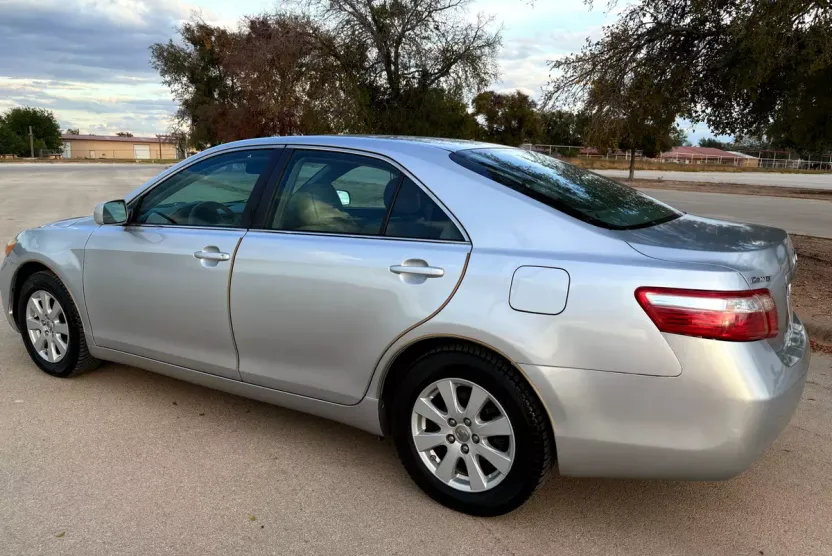 2009 Toyota Camry XLE photo 1