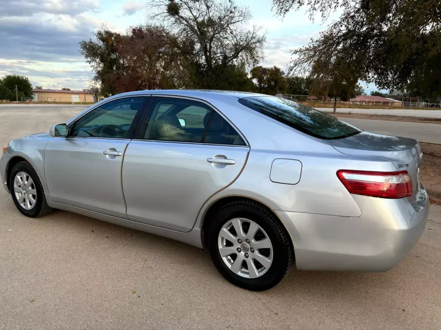2009 Toyota Camry XLE photo 1