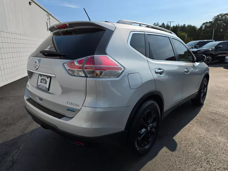2014 Nissan Rogue SV photo 1