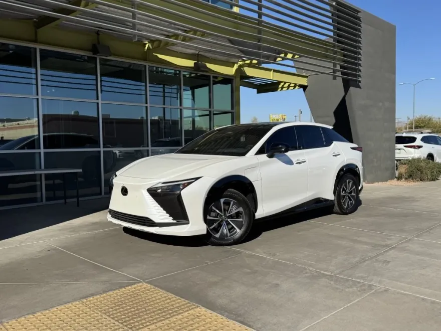 2023 Lexus RZ 450e Premium photo 1