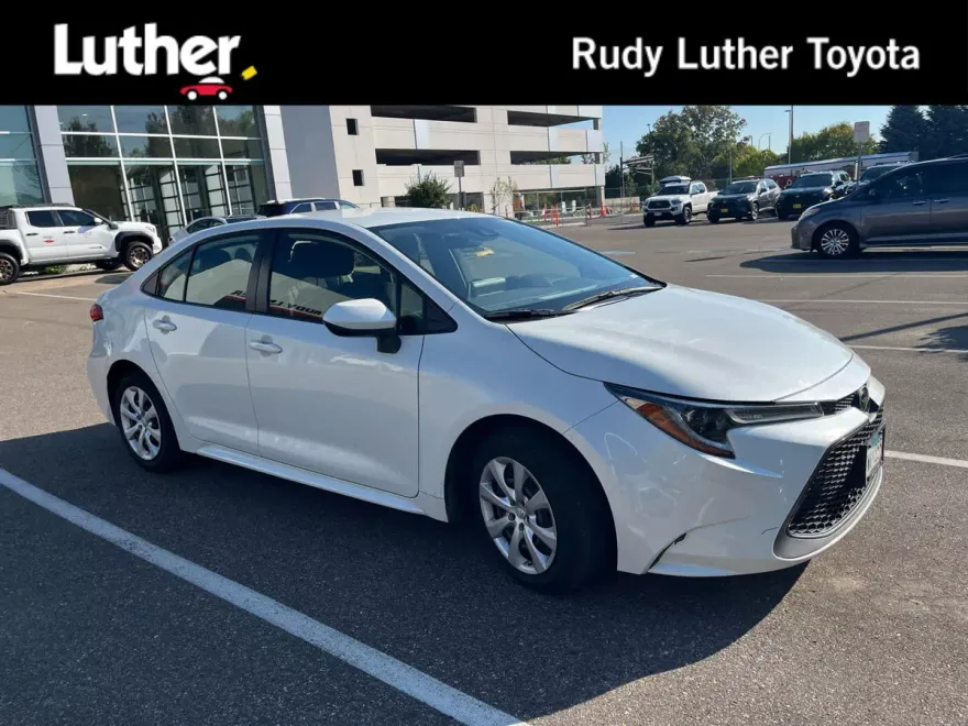 2021 Toyota Corolla LE photo 1