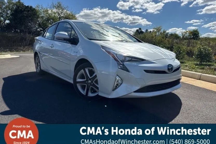 2016 Toyota Prius Four photo 1