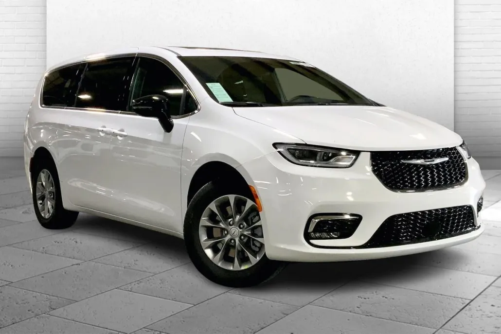 2026 Chrysler Pacifica photo 1