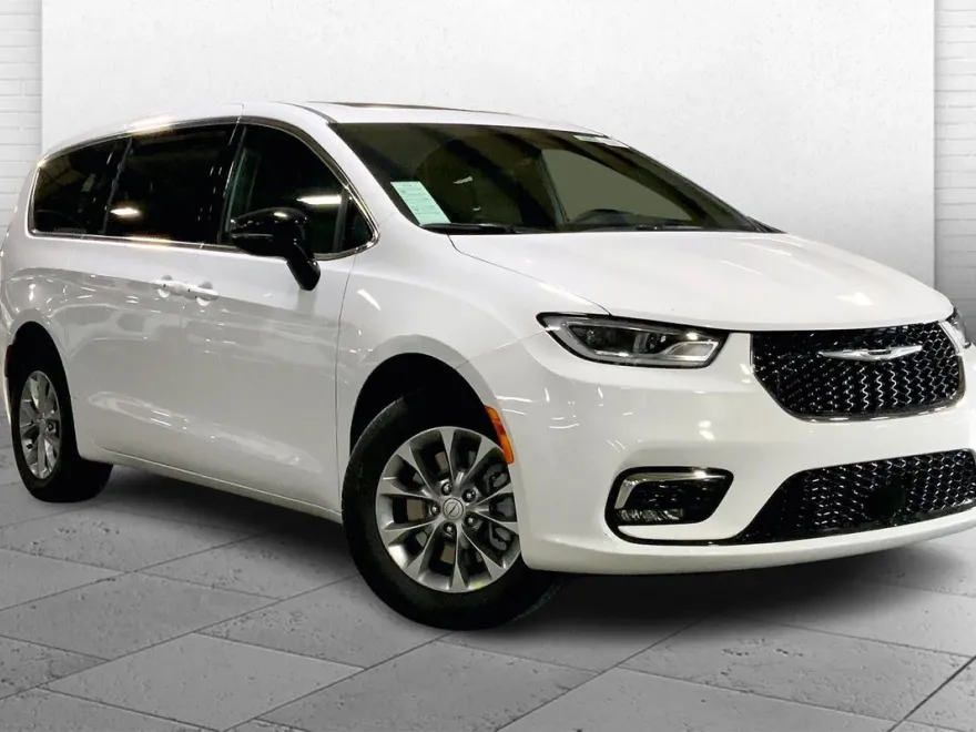 2026 Chrysler Pacifica photo 1