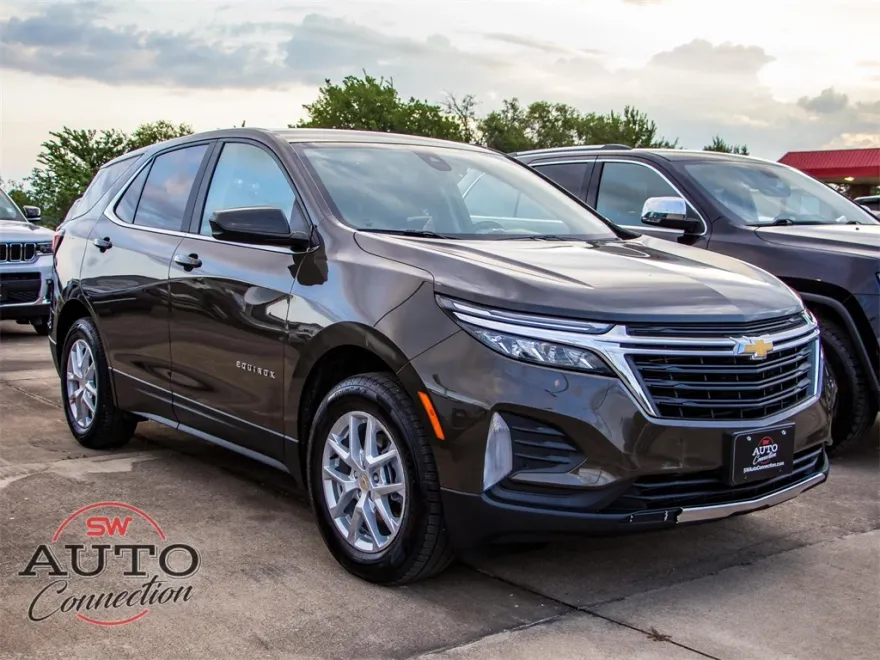 2023 Chevrolet Equinox LT photo 1