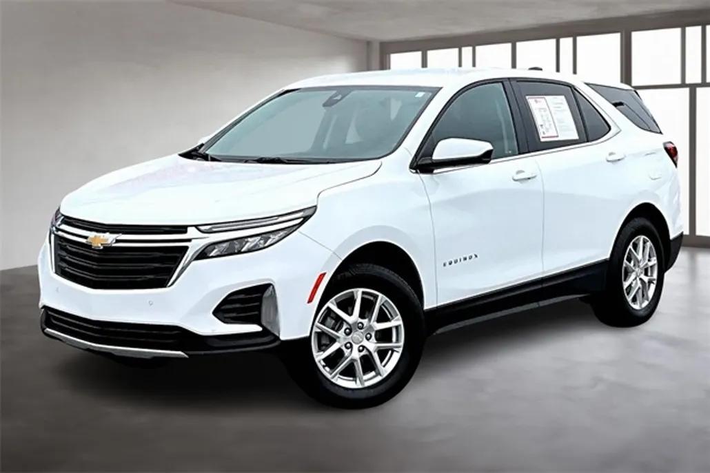 2023 Chevrolet Equinox LT photo 1